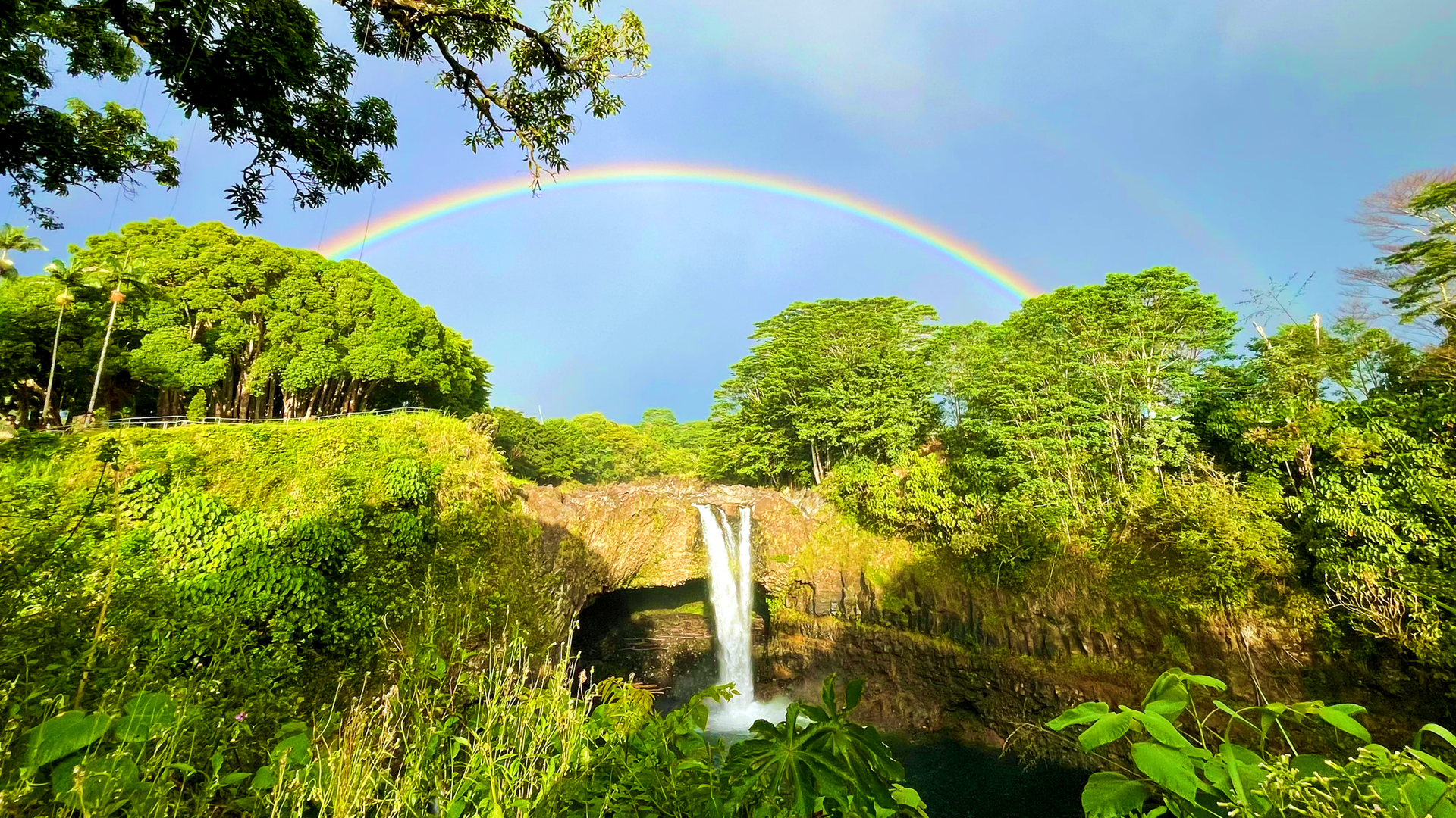 Rainbow over Wainueue (Rainbow Falls) in Hilo, Hawaii