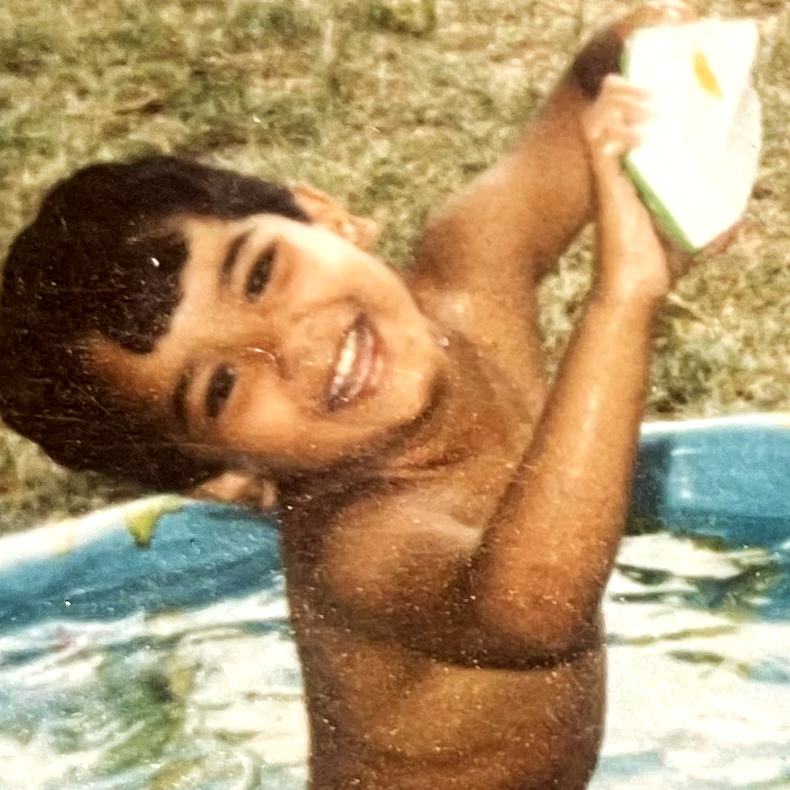 Happy, happy, water, water, green grass and floating boats! Blissfulness for the inner-babies in all of us 🥰✨ May all beings be this happy, always.