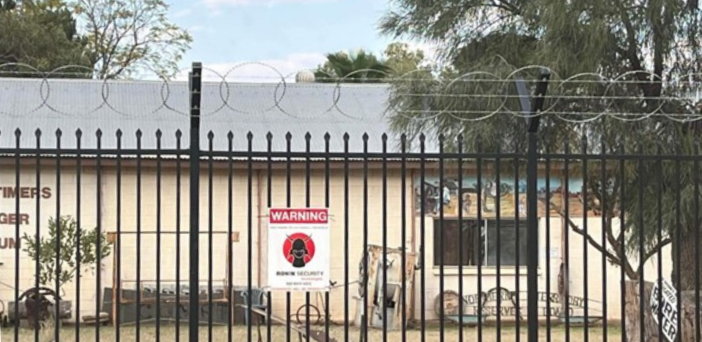 Aged care residents imprisoned behind new prison-style fencing for own safety at Old Timers Village in Alice Springs, NT
