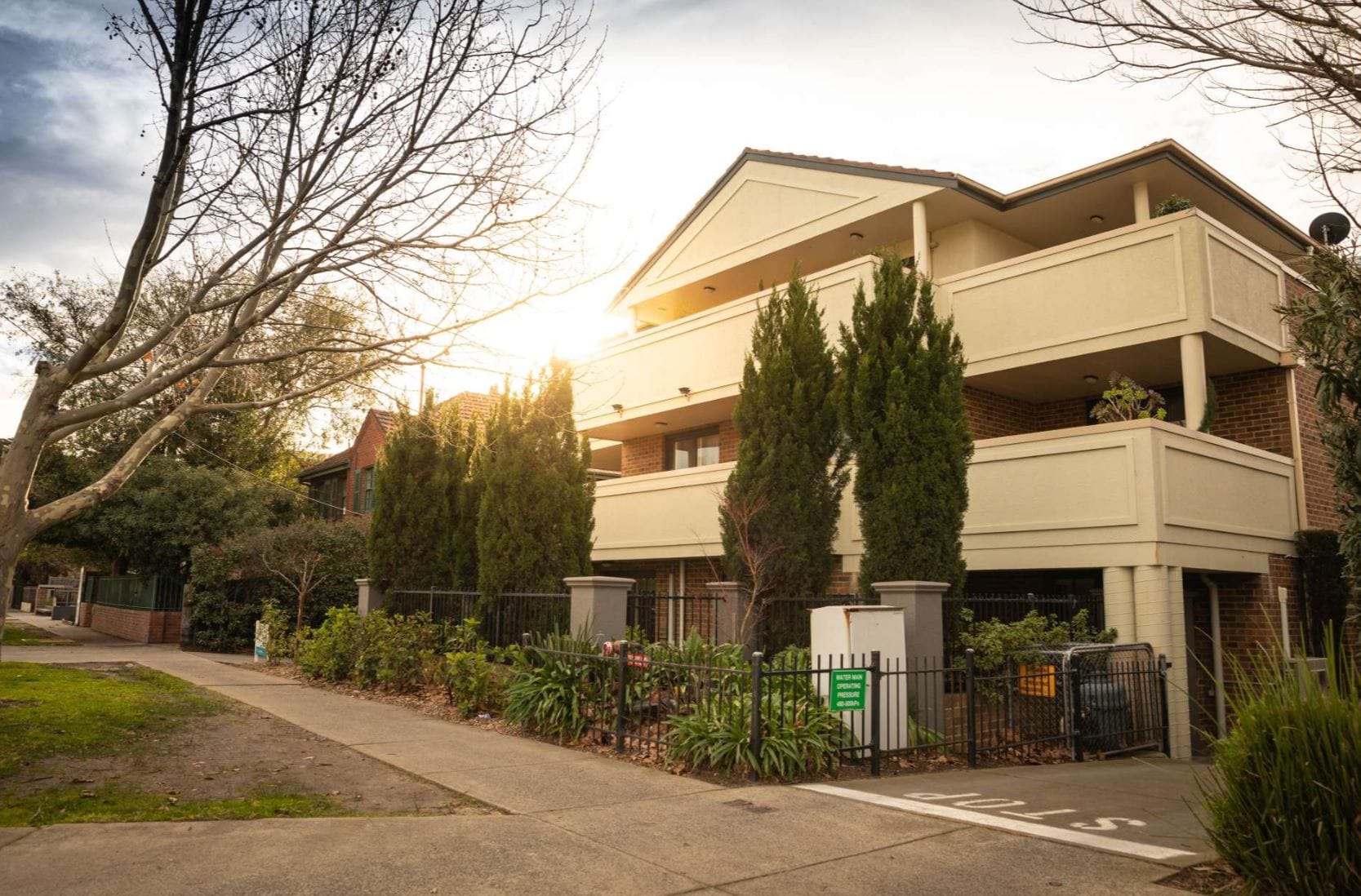 Estia closes 19 Melbourne aged care homes to visitors for two weeks as COVID-19 cases surge