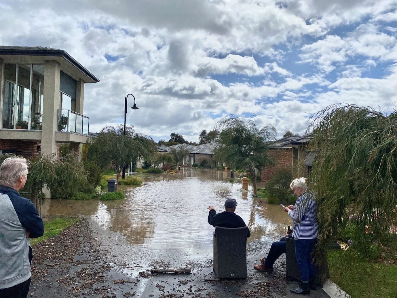Rivervue Retirement Village forced to evacuate in Melbourne floods