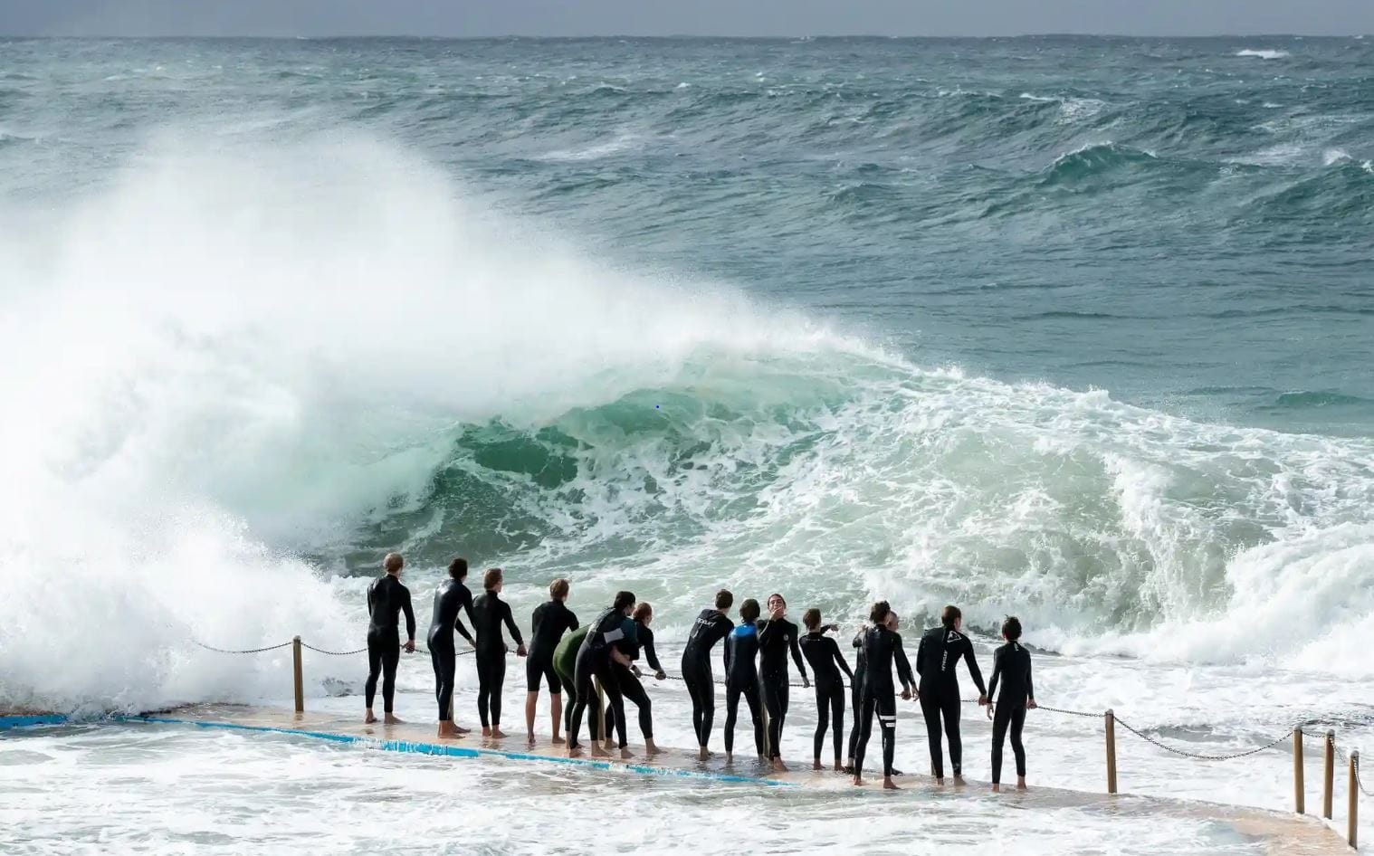 Social distancing? Young Australians ignore 1.5 metre rule as big waves beckon