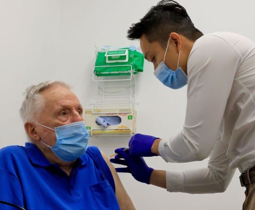 COVID-19 vaccine rollout falls behind schedule with only one third of projected vaccinations in aged care being completed in first week– prompting the ADF to step in and help post image