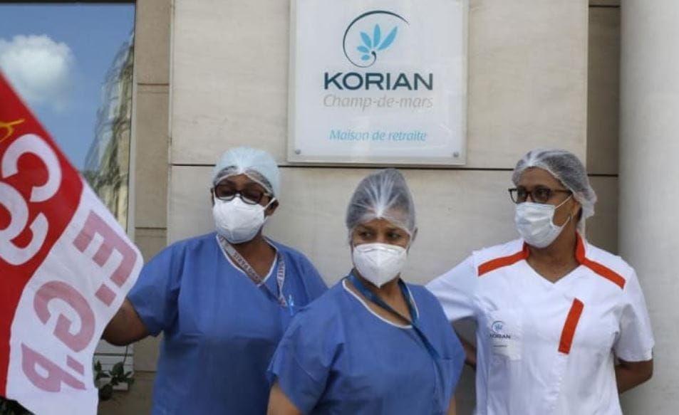 French aged care staff take to streets to protest pay and conditions under COVID-19 – staff in worst-hit regions to receive $2,500 ‘bonus’ post image