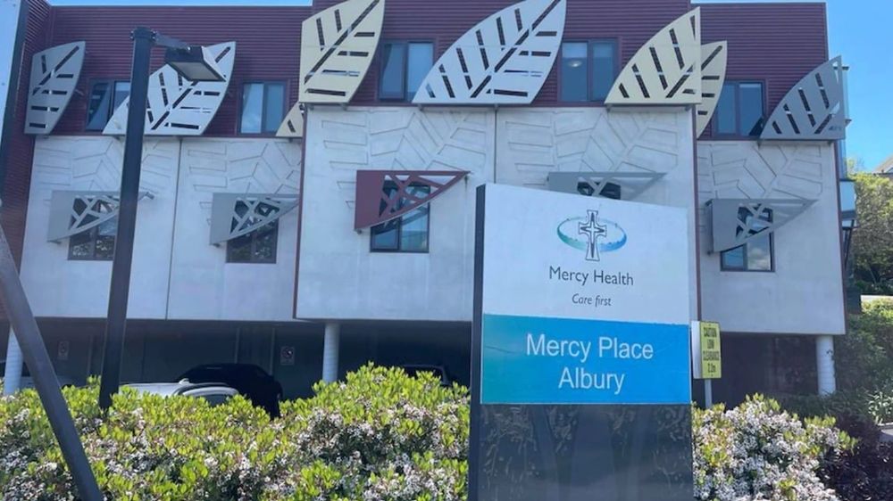 10th resident of Mercy Aged Care in Albury, NSW, dies as COVID-19 cases fall again in aged care homes post image