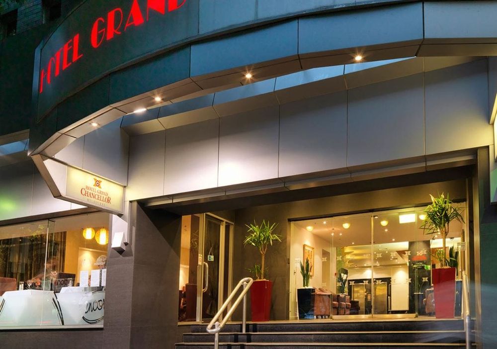 Daniel Andrews defends worker movement between aged care and hotel quarantine after worker who tested COVID positive found to be working in both – two months after first hotel clusters post image