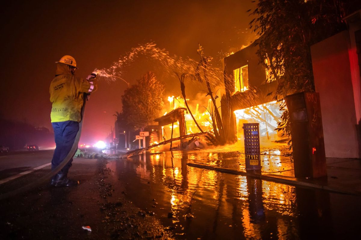 Abbott Sends Texas Firefighters to California, Quietly Hopes Trump Doesn’t Notice