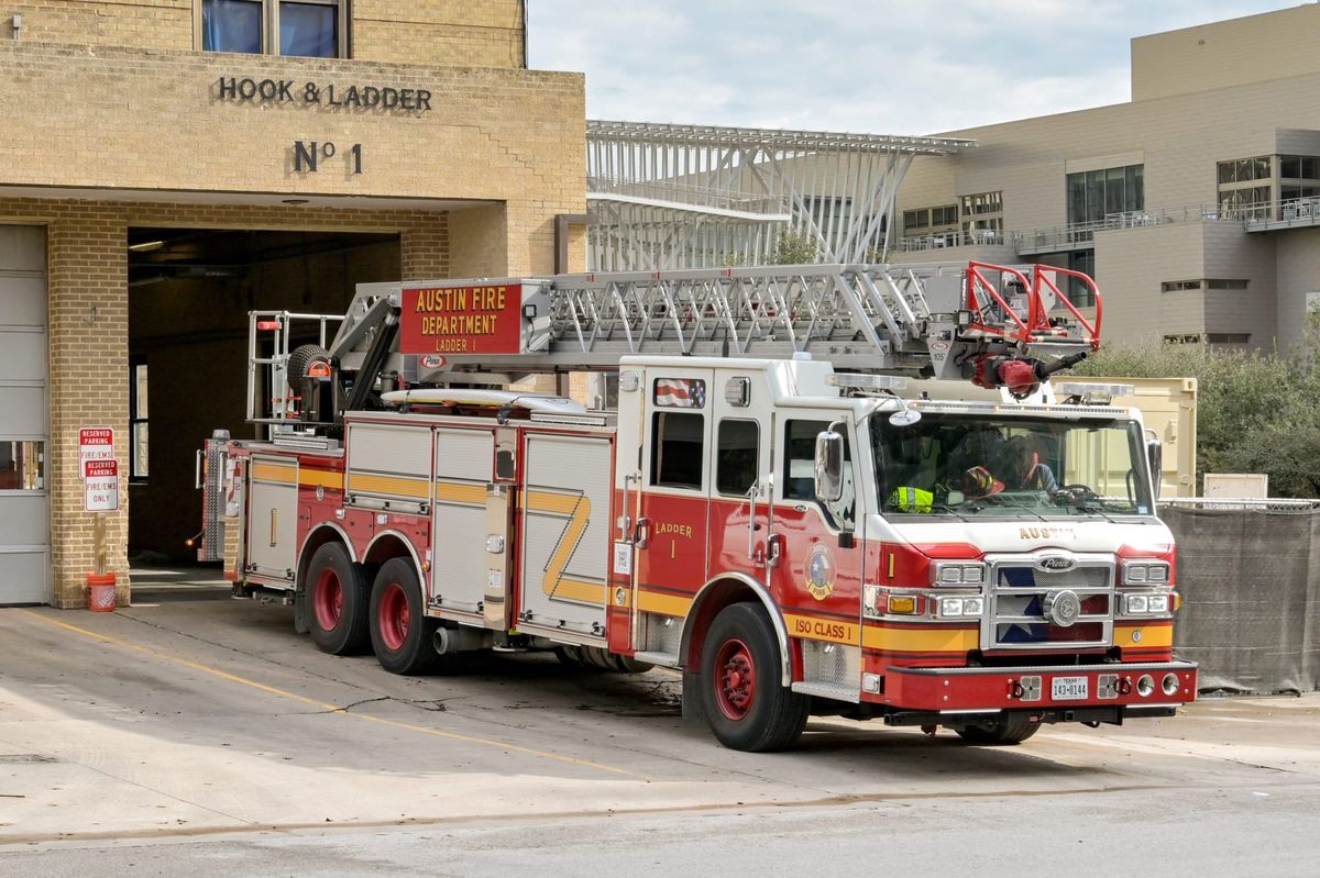 Austin Explosion Injures 6, Damages At Least 24 Houses