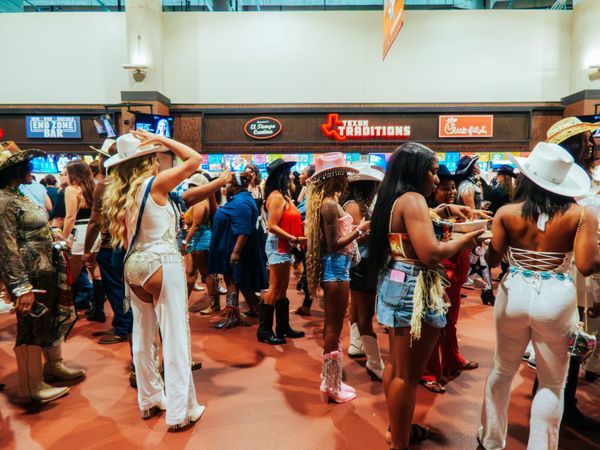 Fans line NRG Stadium in Houston for Beyoncé’s Cowboy Carter Tour on Saturday, June 28. (Cat Cardenas, The Barbed Wire)