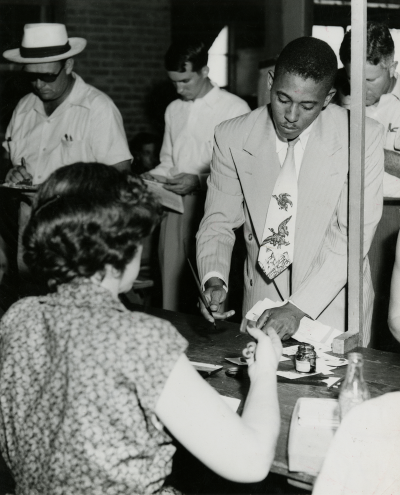 John Chase registering for his first semester at The University of Texas School of Architecture, 1950. UT Texas Student Publications Photographs, Dolph Briscoe Center for American History, The University of Texas at Austin.