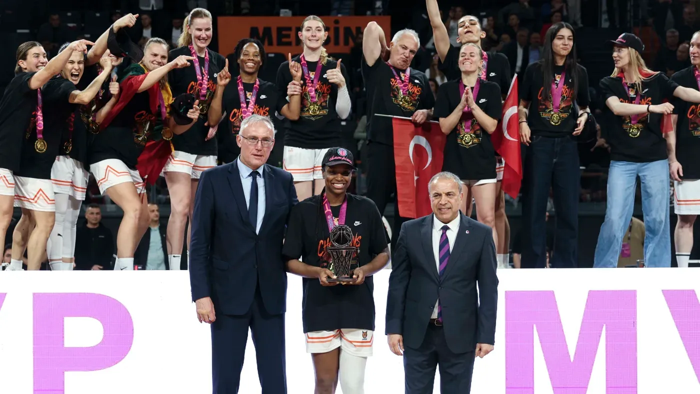 Kennedy Burke celebra la victoria de Mersin en la Eurocup Femenina