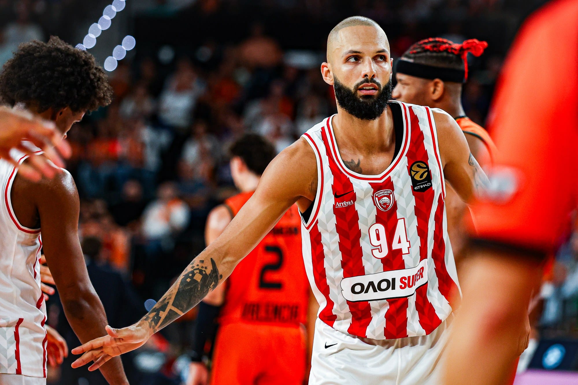 Olympiacos beats Valencia after overcoming a 25-point deficit