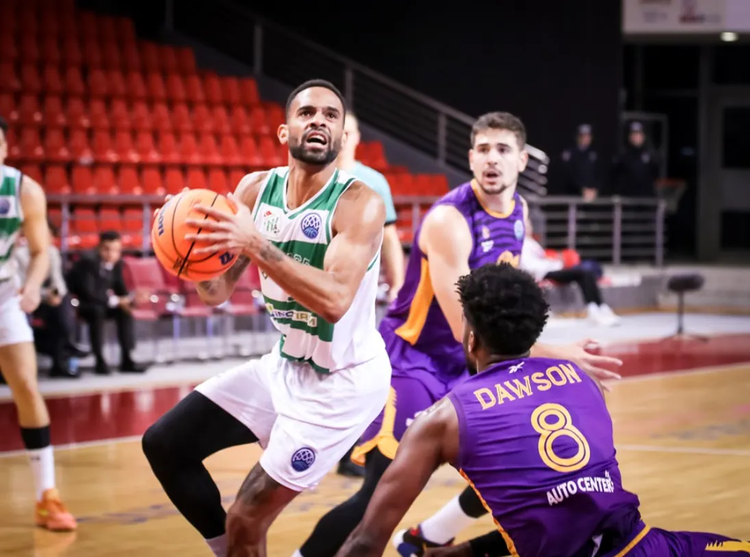 Les Français de l'étranger : Jerry Boutsiele roi du double-double, le carton de David Michineau