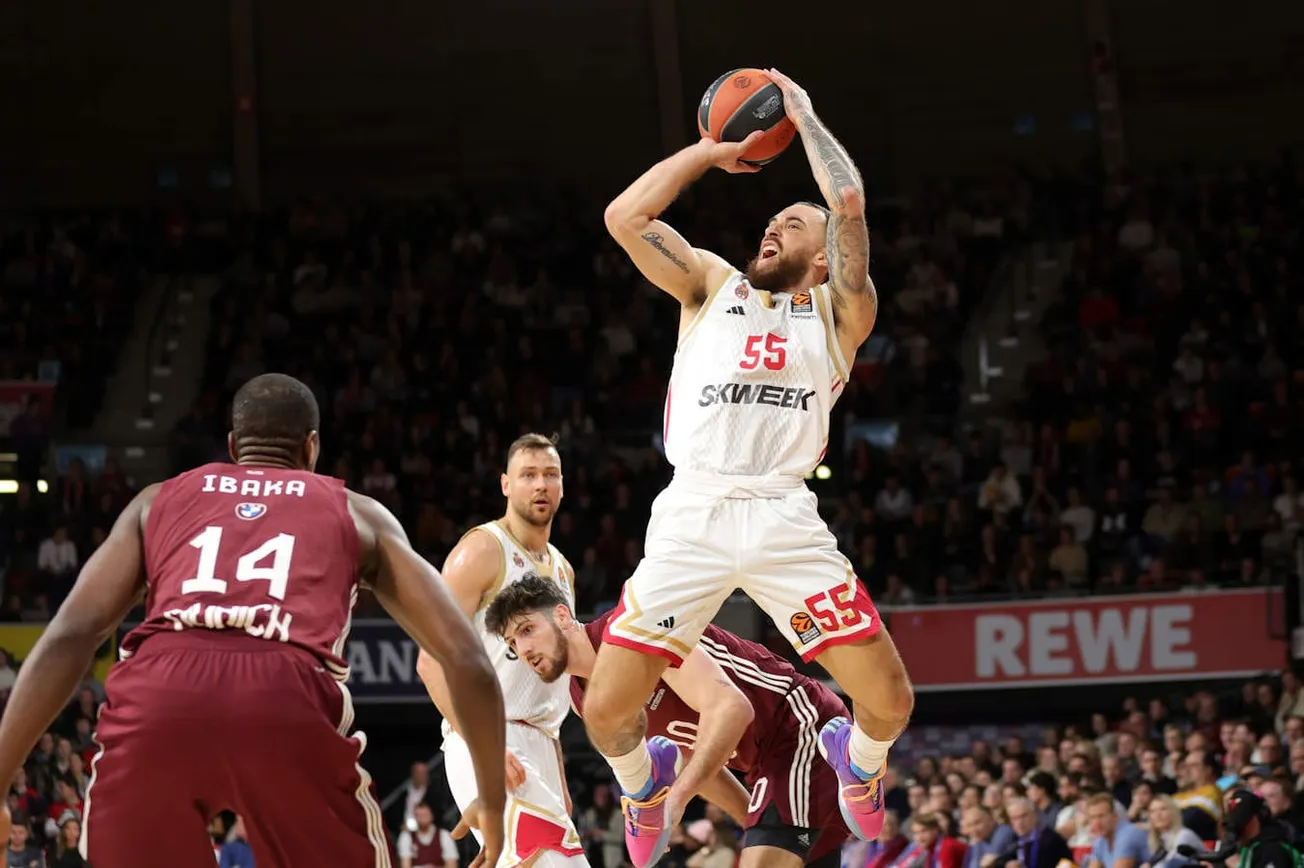 Portée par Mike James, Monaco rebondit face au Bayern !