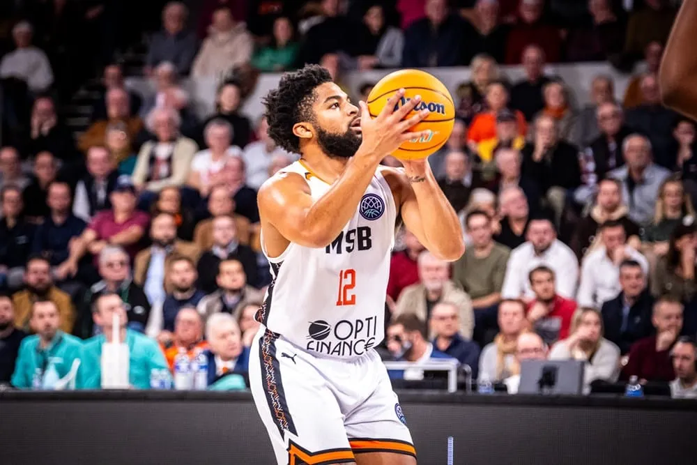 Vidéo : Et le Manceau Trevor Hudgins loupa son 3e lancer-franc