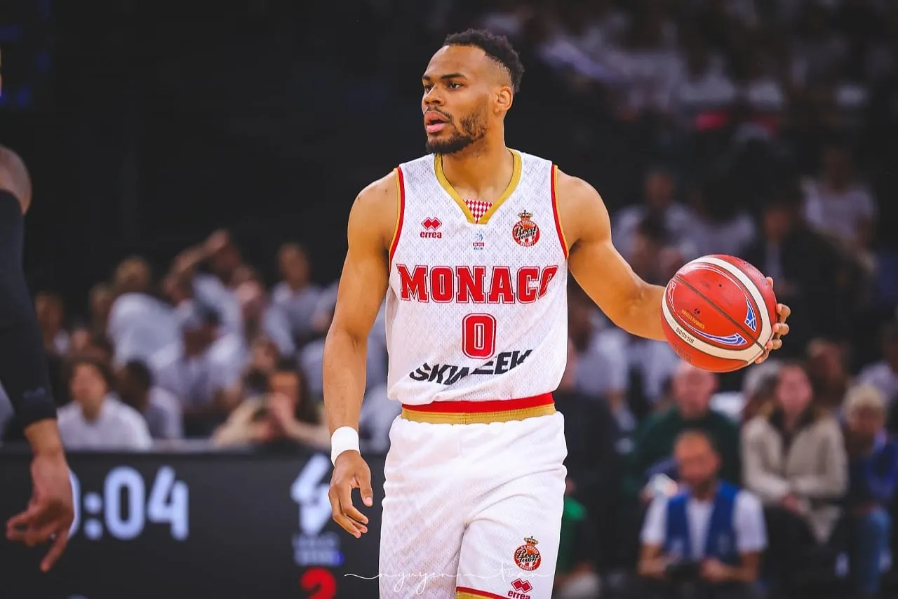 Monaco réintègre Elie Okobo dans son effectif