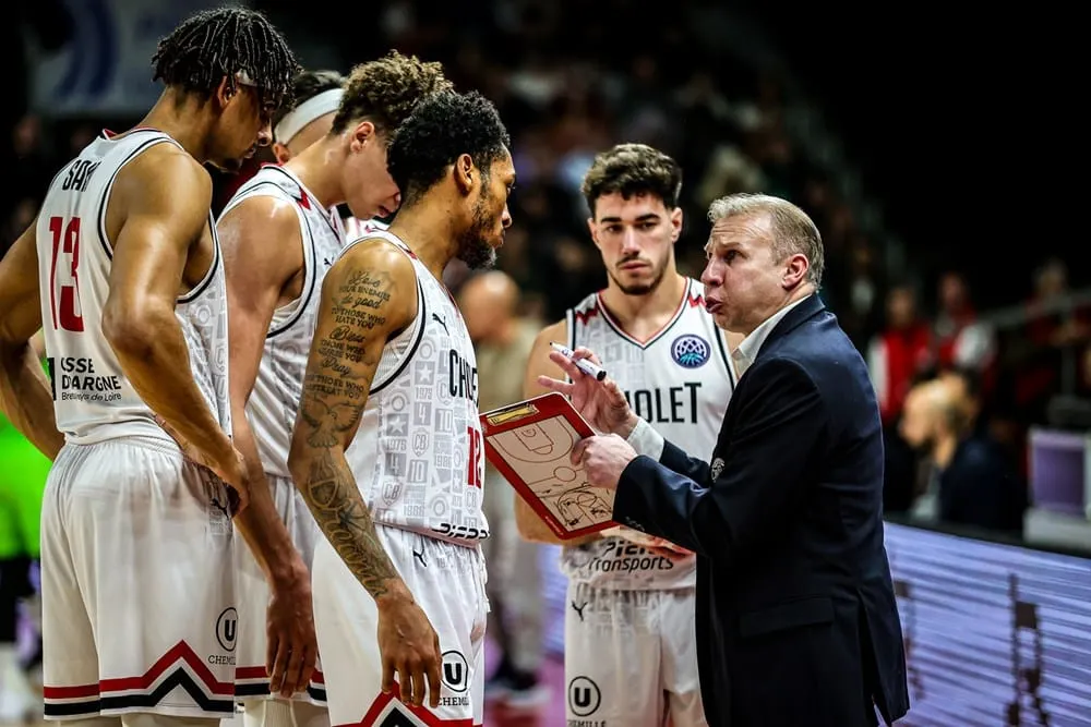 Cholet veut prolonger son coach Laurent Vila