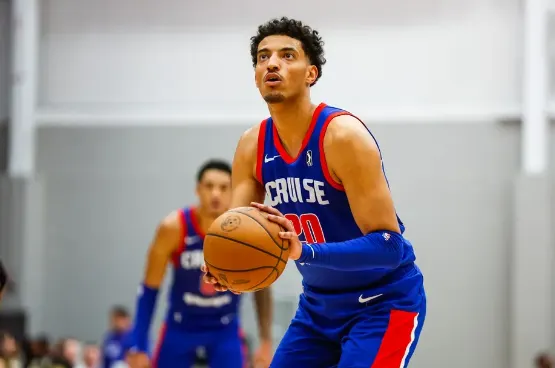 Coupé par Detroit, Malcolm Cazalon rebondit en G-League