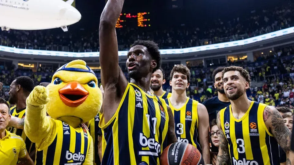 Nigel Hayes-Davis premier joueur a marqué 50 points dans un match d'Euroleague