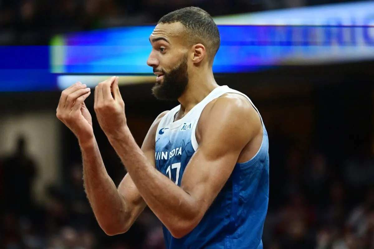 NBA : Rudy Gobert écope d’une très lourde amende pour s’en être pris à l’arbitrage