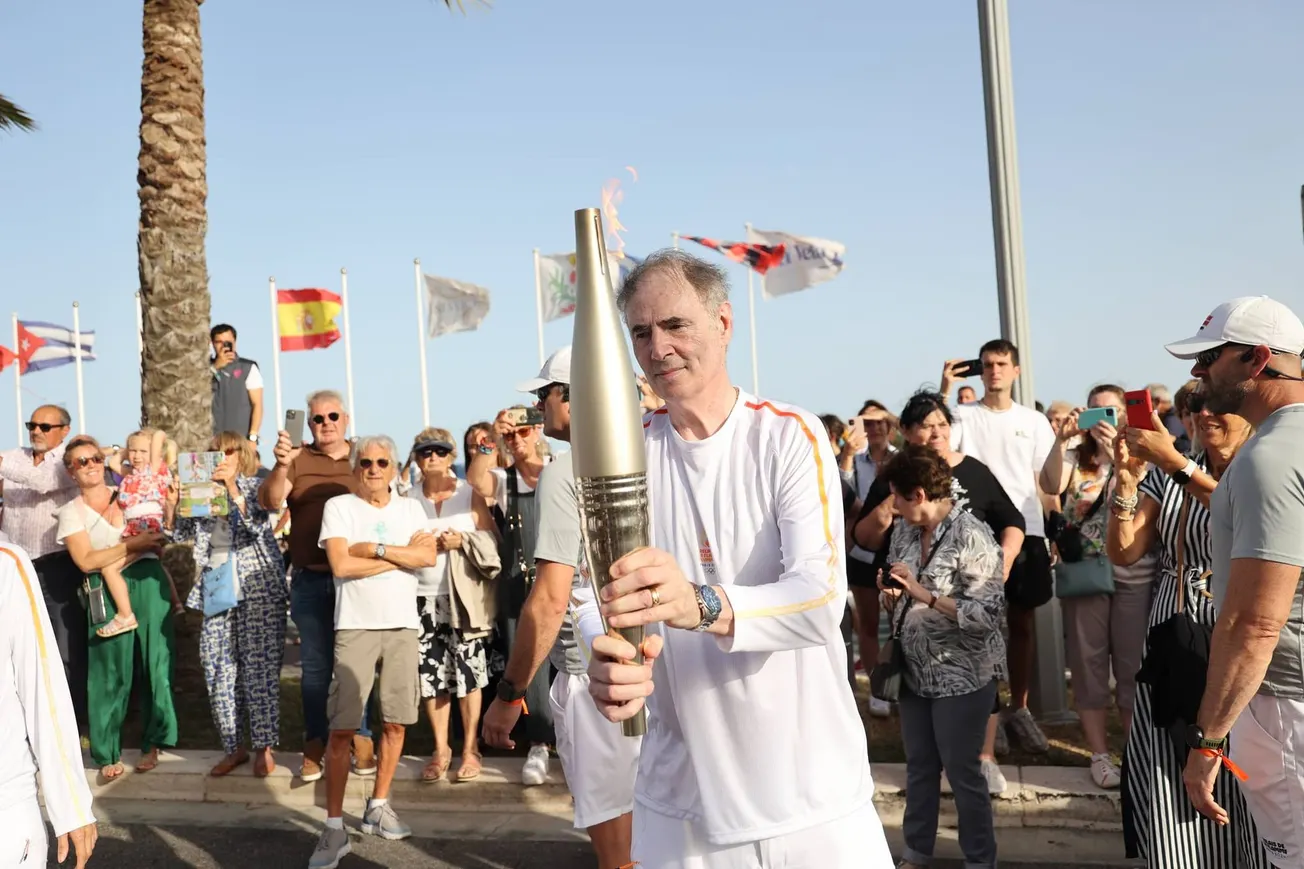 La légende Hervé Dubuisson a porté la flamme