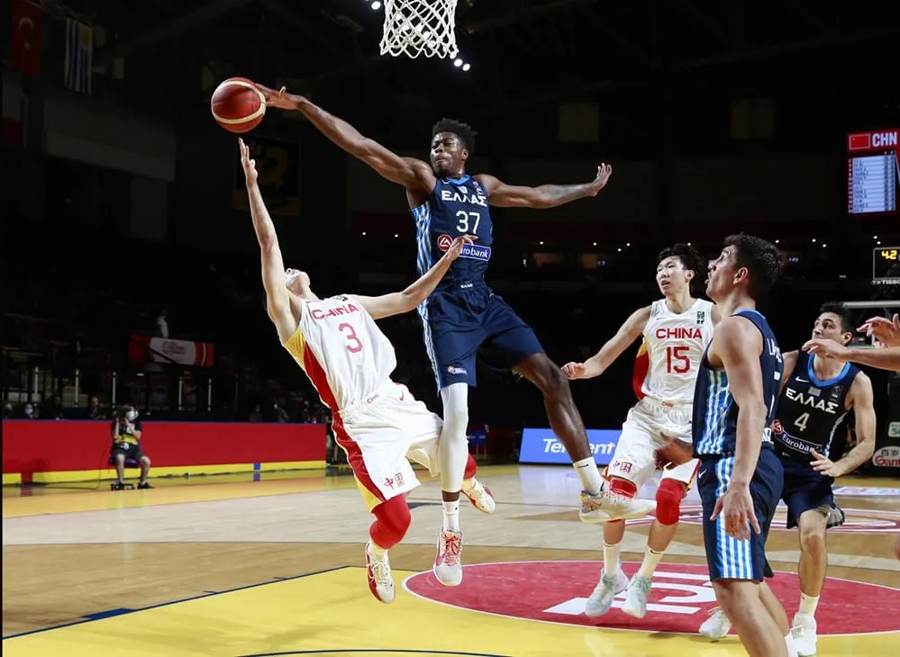 Les 12 Grecs pour les JO avec Nick Calathes (Monaco)