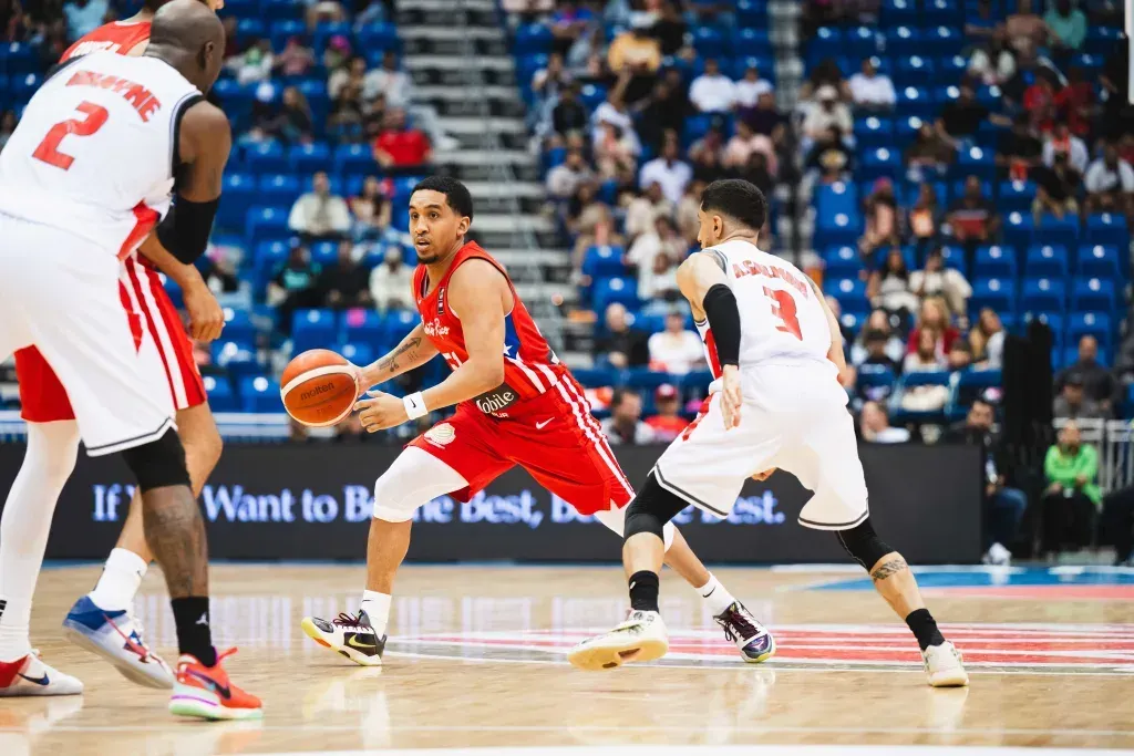 Tremont Waters tacle la fédération de Porto-Rico