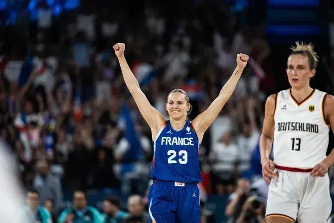 [Collector JO] “Toujours fascinante”, “L’une des meilleures joueuses du monde”... Quand l’équipe de France encense Marine Johannès