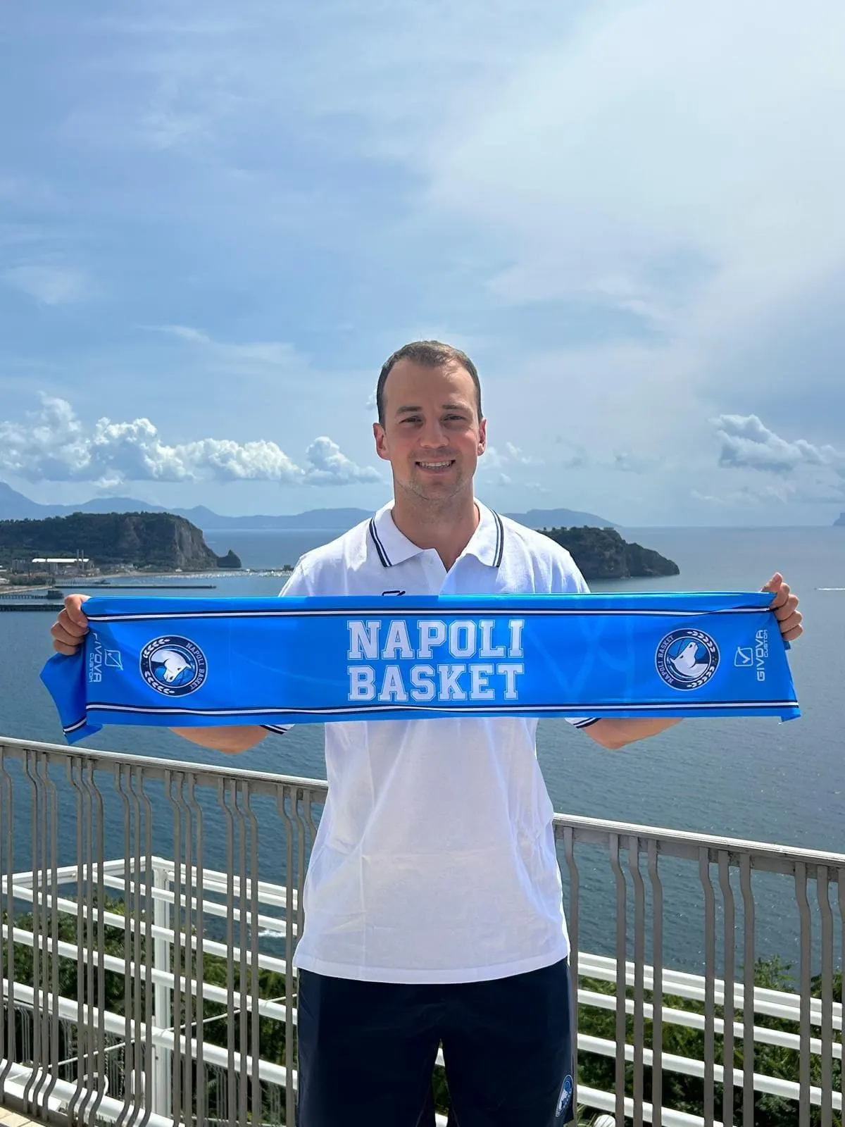 Italie : Le meneur canadien Kevin Pangos à Naples