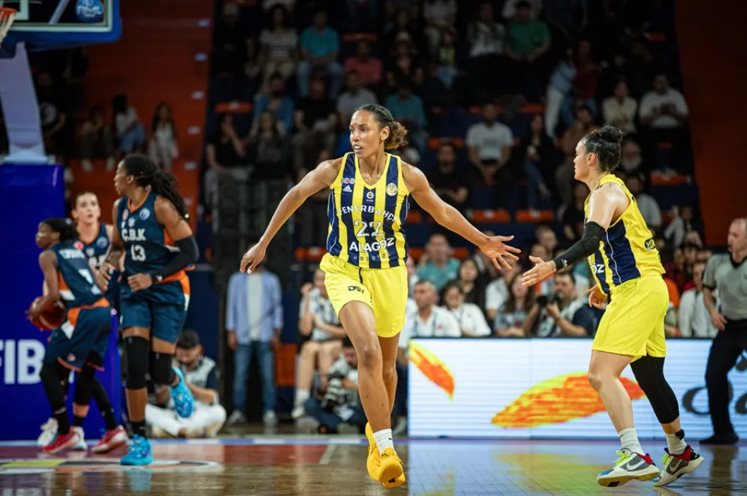 Marième Badiane va rester deux ans de plus au Fenerbahçe