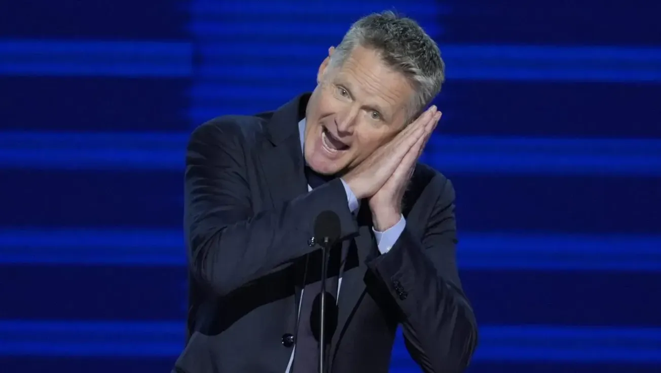 Steve Kerr apporte son soutien à Kamala Harris en faisant référence à Stephen Curry
