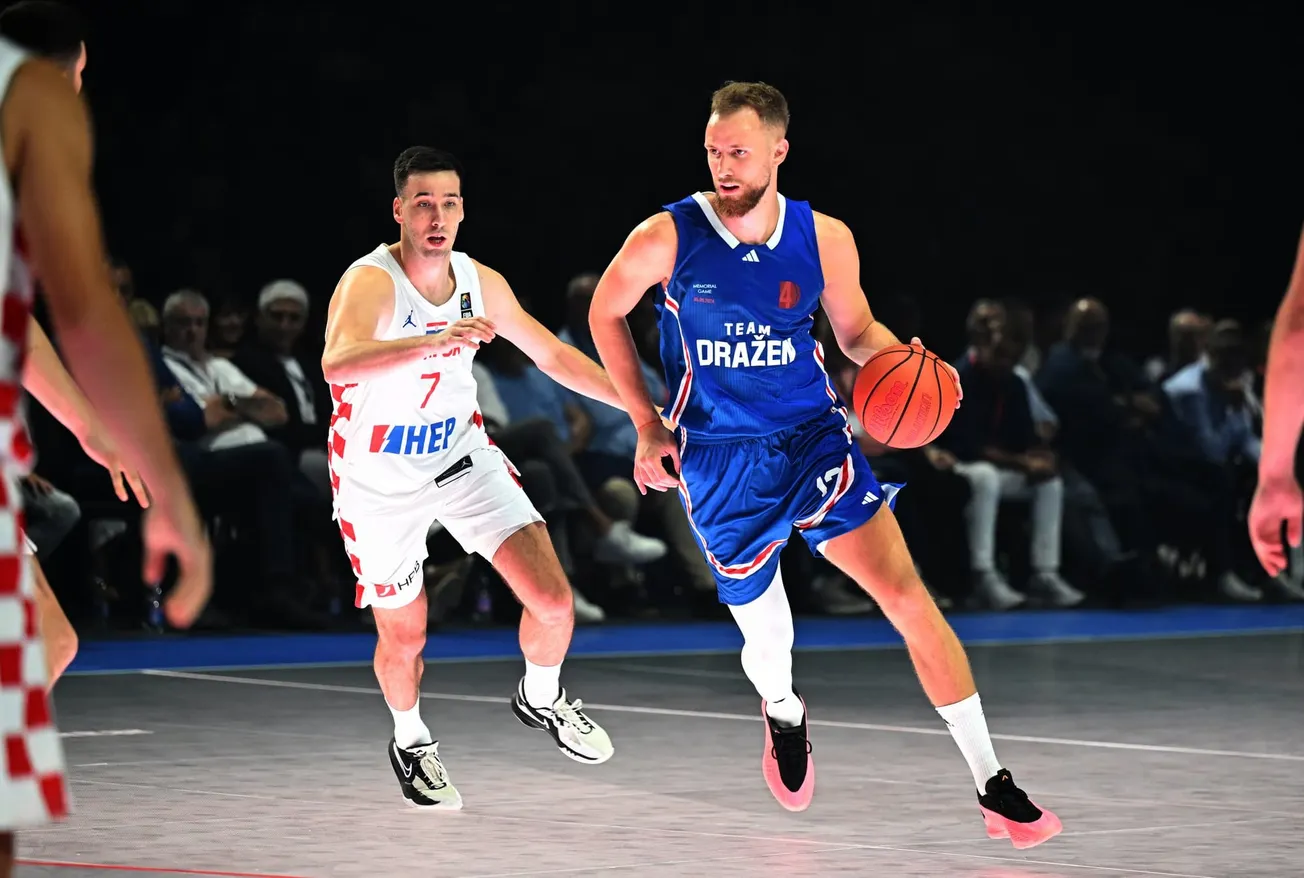 16 500 spectateurs et une constellation d'étoiles pour l'hommage à Drazen Petrovic