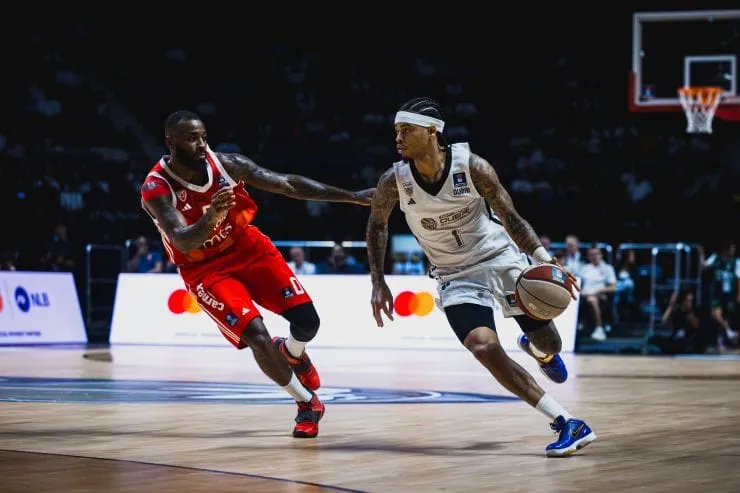L'ancien Manceau Nate Mason emmène Dubaï à un premier succès historique