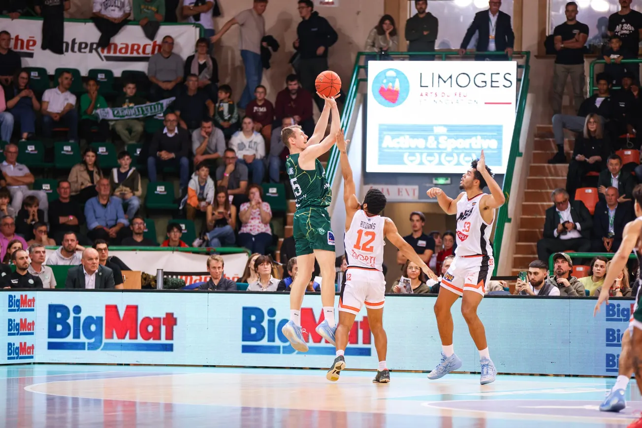 Nicolas Lang égale le record de paniers à trois-points dans l'élite