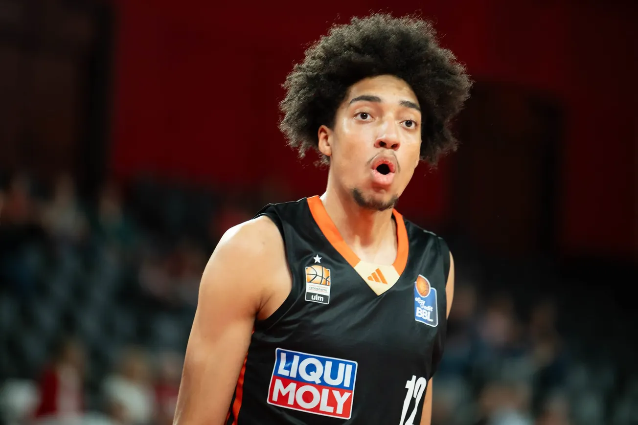 Noa Essengue, 17 ans, impressionne en présaison NBA