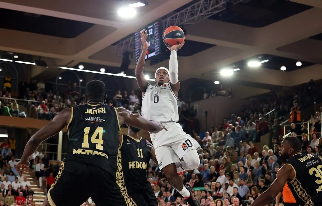 TJ Shorts propulse Paris vers la victoire sur Monaco