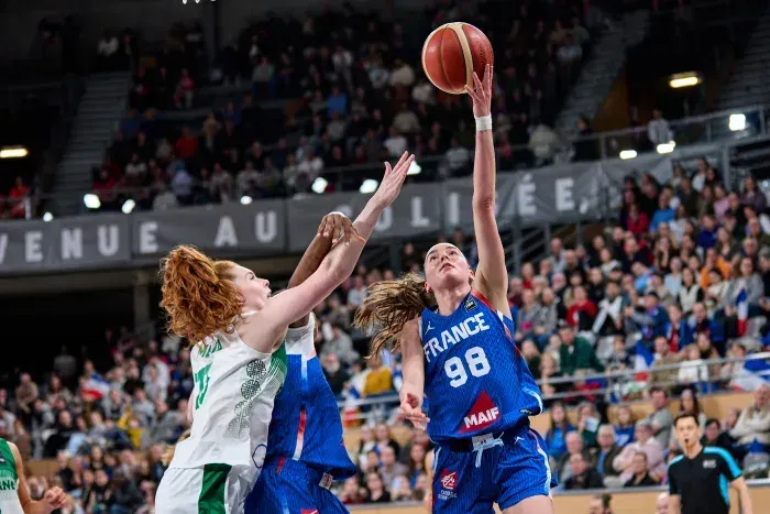 Vidéo : dans les coulisses des Bleues pour la qualification à l’Euro