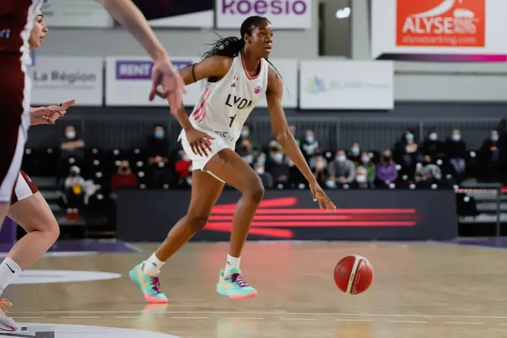 17 rebonds, un record en carrière pour Dominique Malonga