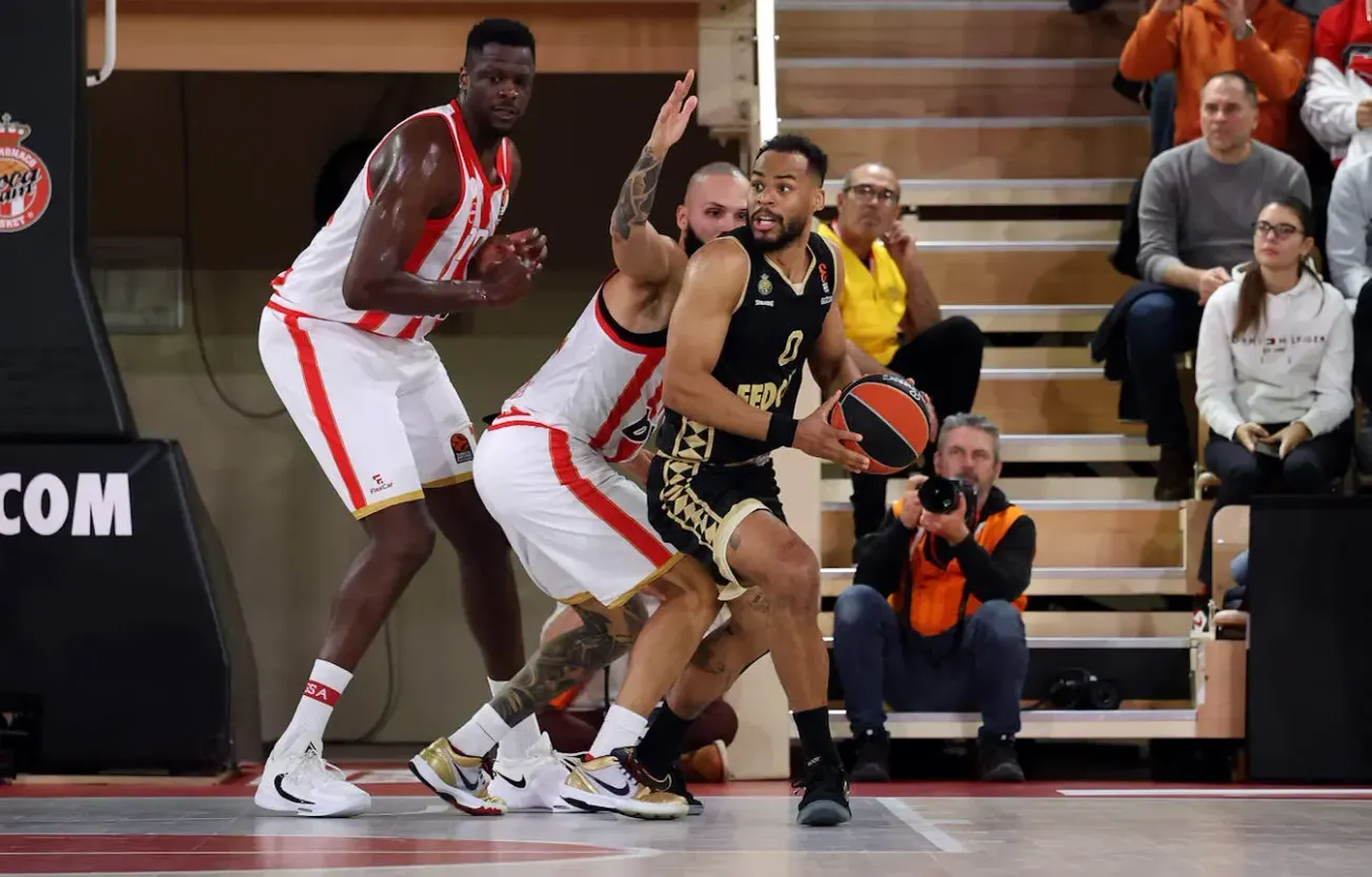 Monaco réalise un grand coup en battant l'Olympiakos