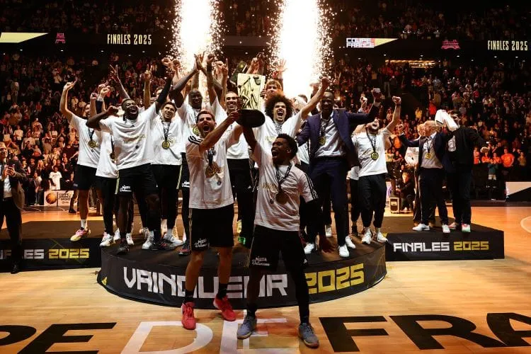 Nadir Hifi, MVP de la finale de la Coupe de France : « T.J. Shorts m’en a pris beaucoup, j’en mérite au moins un ! »