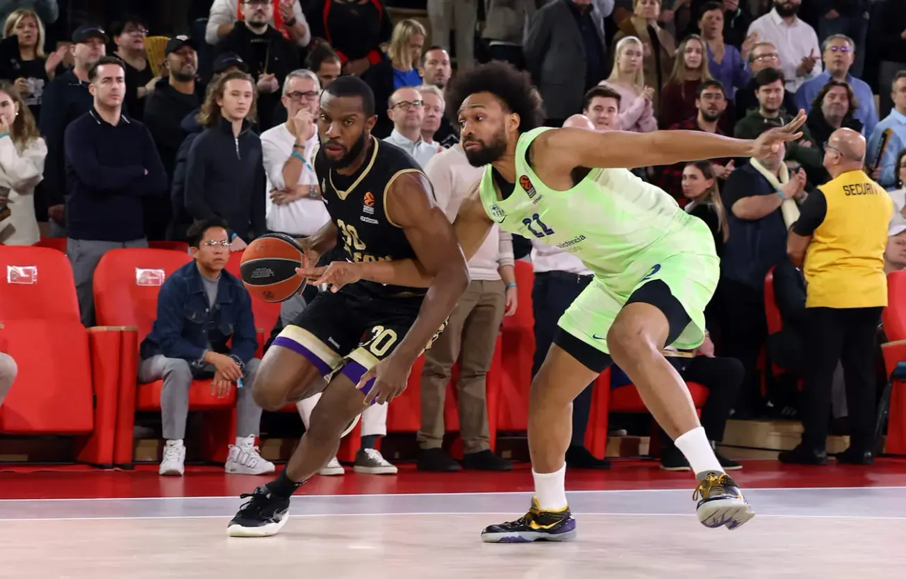 Pour le coach de Barcelone, Monaco est « prétendant au titre de champion »