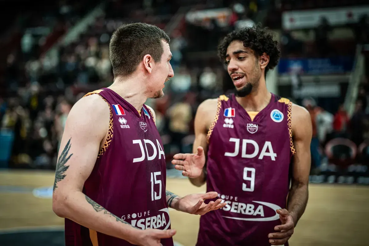 Les commentaires d'Ilias Kamardine (Dijon) et Elric Delord (Chalon)