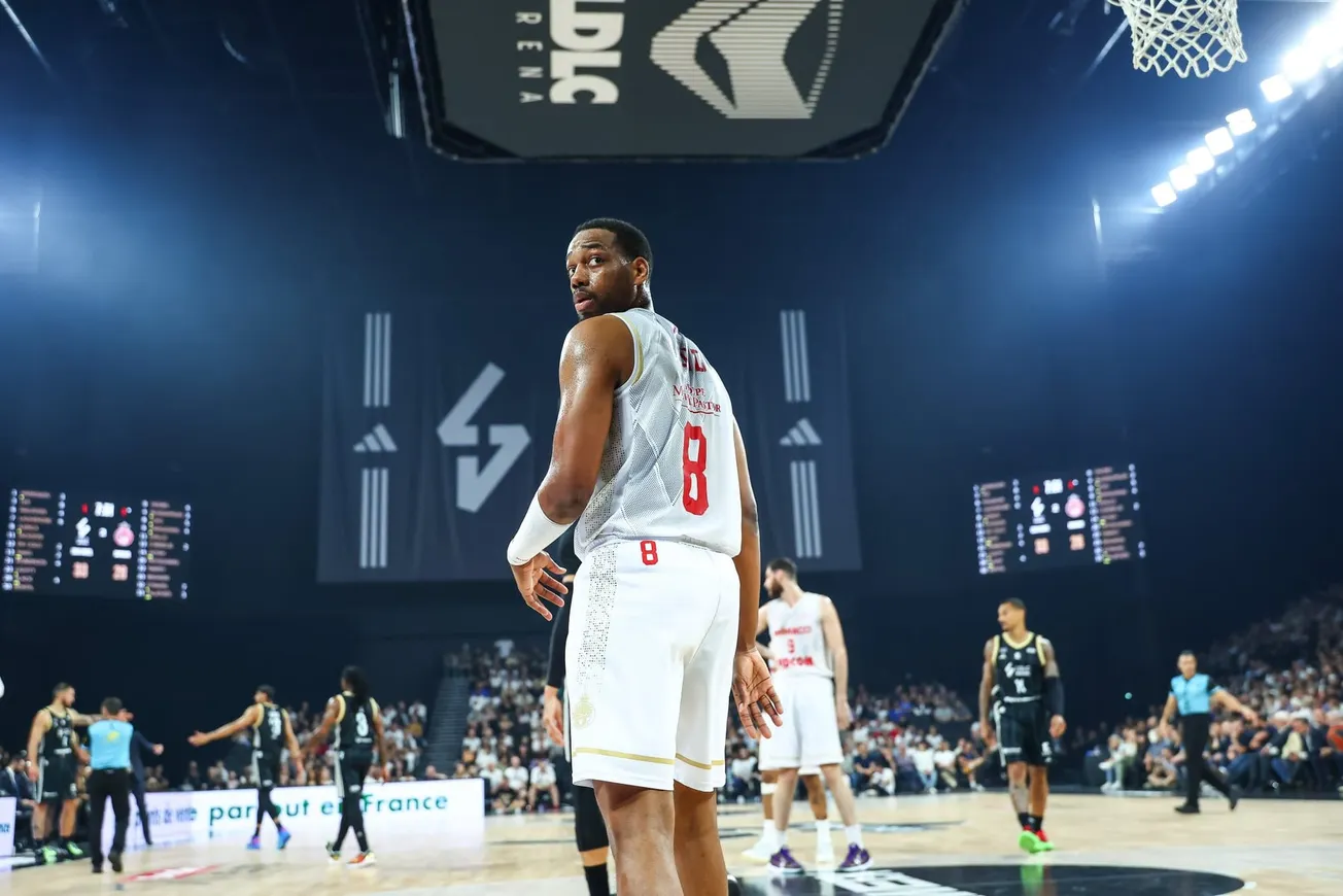 Monaco prend une option sur la finale