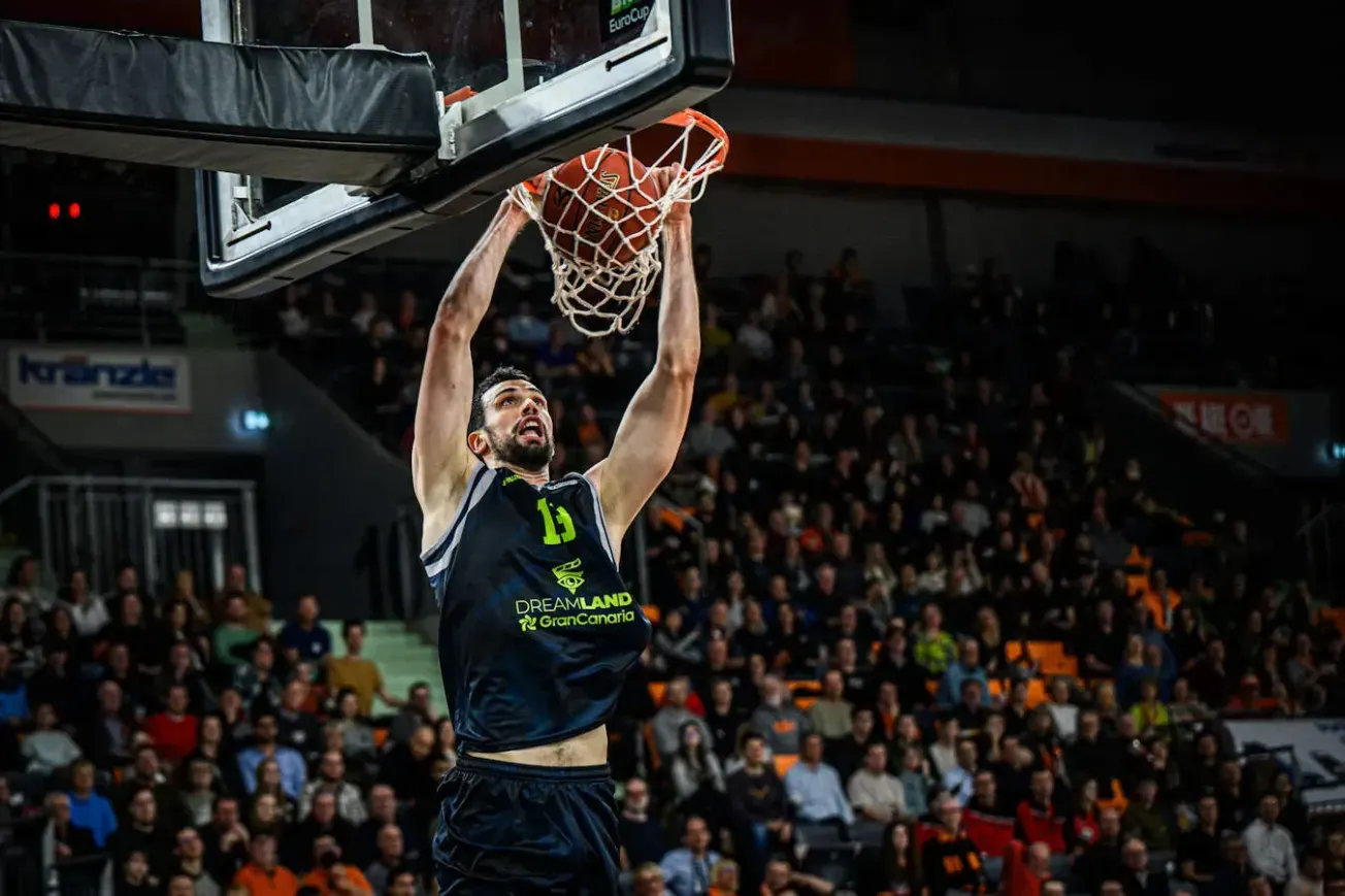 Français(es) de l'étranger - Pierre Pelos (Gran Canaria) : "J'ai envie de  rejouer ici l'année prochaine"