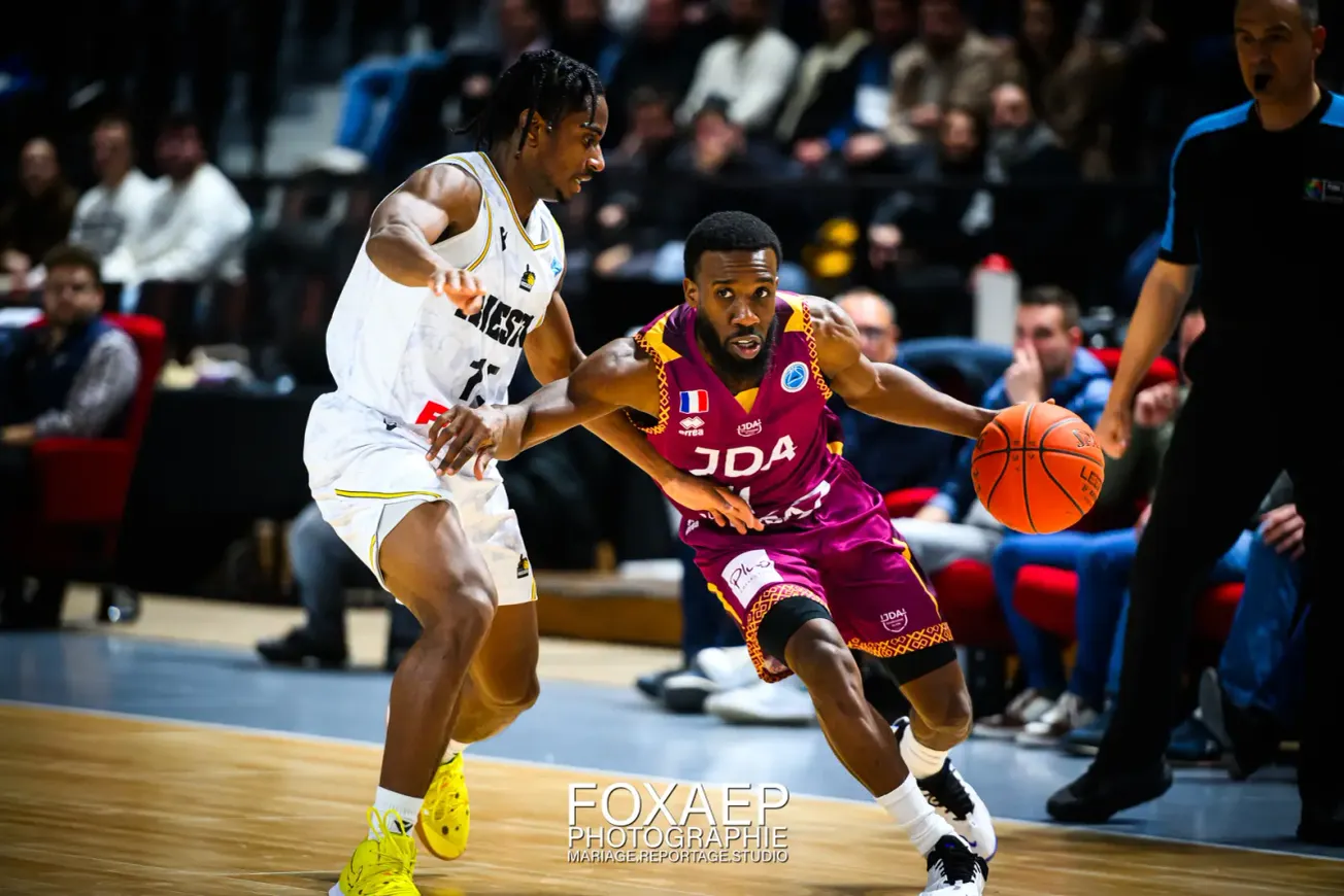 Jouer encore ou se reconvertir : l’avenir de David Holston, toujours à Dijon, n’est pas encore tranché