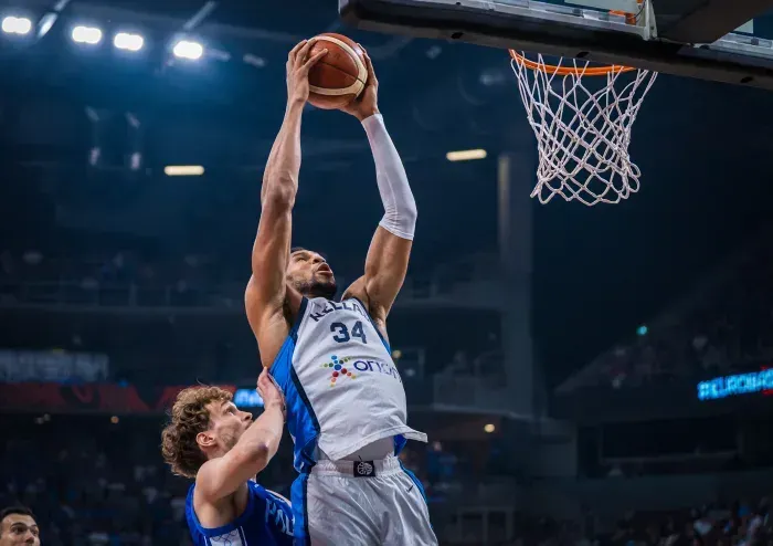 Seize ans après, la Grèce de Giannis Antetokounmpo s’offre le bronze