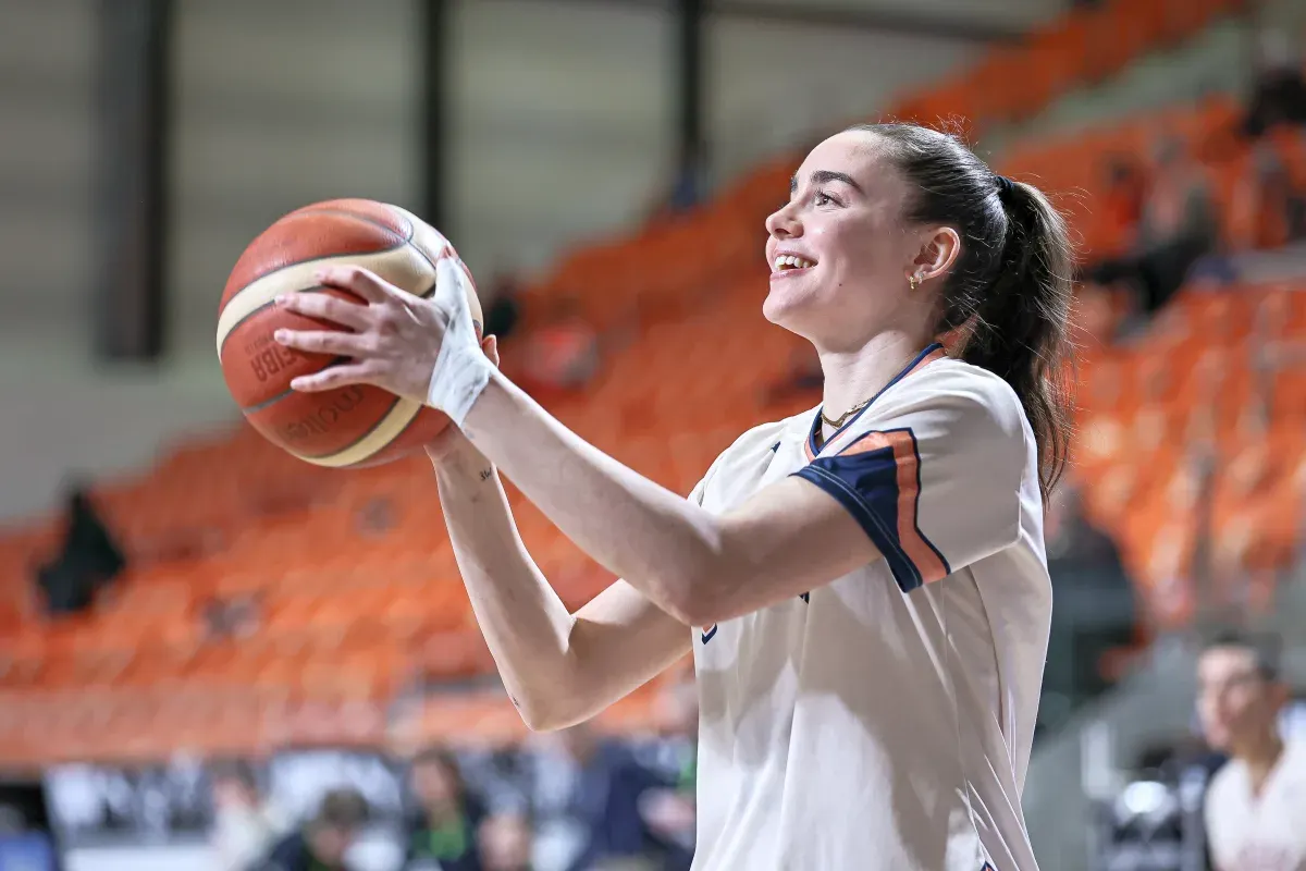 Pauline Astier impressionne pour sa première avec Prague