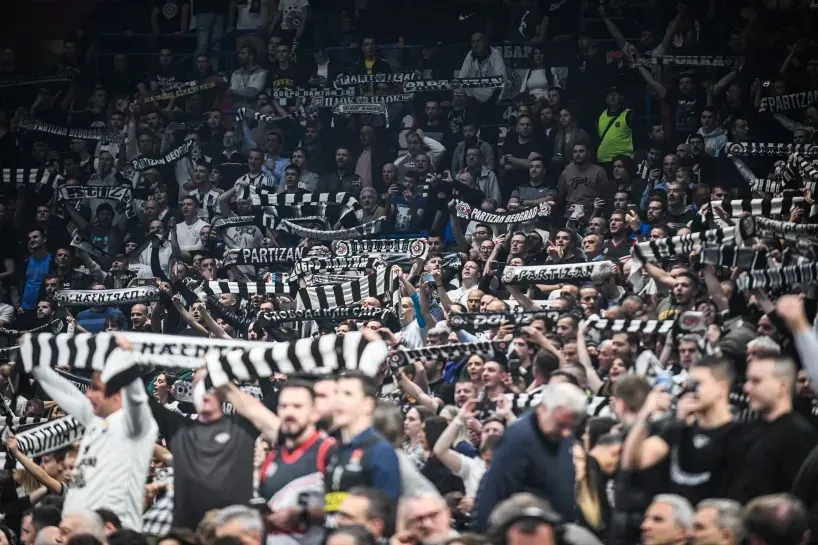 Une bagarre dans les tribunes lors de Partizan-Paris