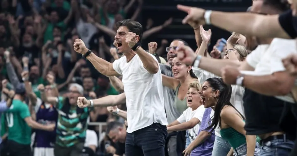 Dimitris Giannakopoulos à ses joueurs du Panathinaikos : "Il y a deux jours, à 5h du matin, vous étiez ivres. Est-ce possible ? Non"