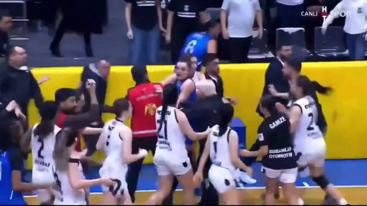 Vidéo : La bagarre de l’année… dans un match de basket féminin !